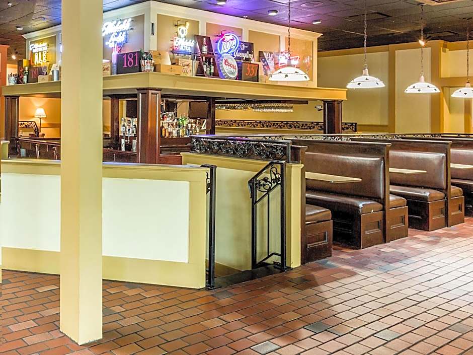 Ramada by Wyndham Jacksonville I-95 by Butler Blvd – Jacksonville, FL