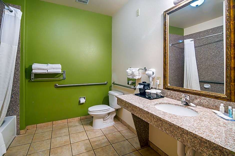 Clarion Inn & Suites Weatherford South