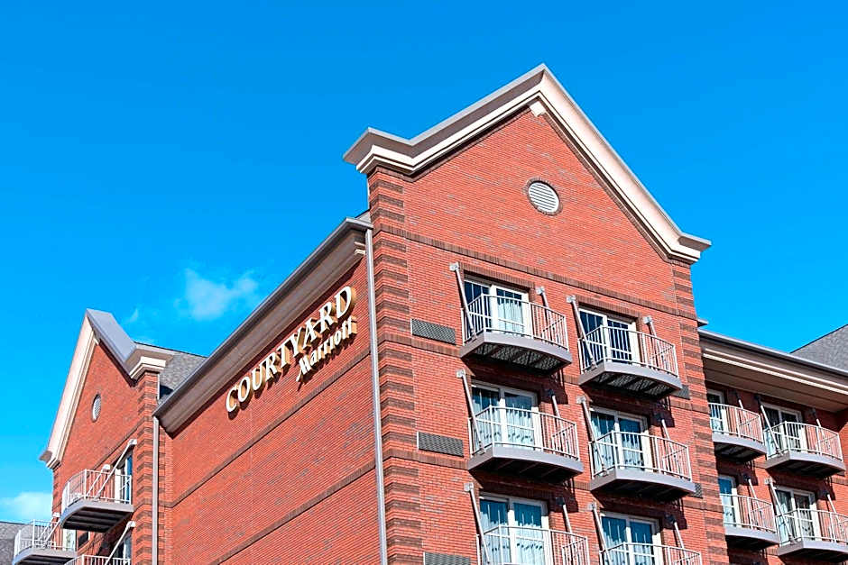 Courtyard by Marriott Holland Downtown