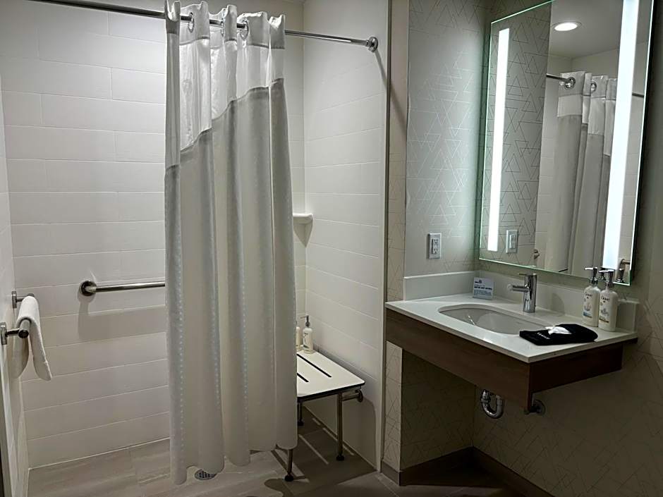 Holiday Inn Express Hotel and Suites Saint Robert By IHG