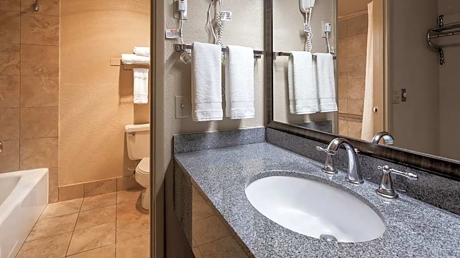 Best Western Lakewood Motor Inn