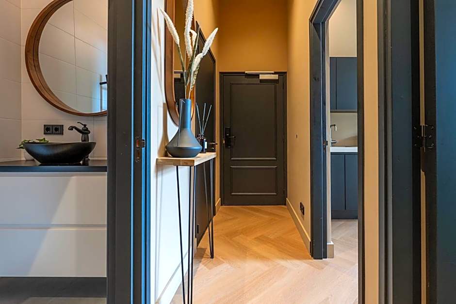 Breda Apartment w Kitchen & Private Bathroom 2p