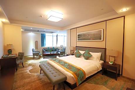 Deluxe Queen Room with River View