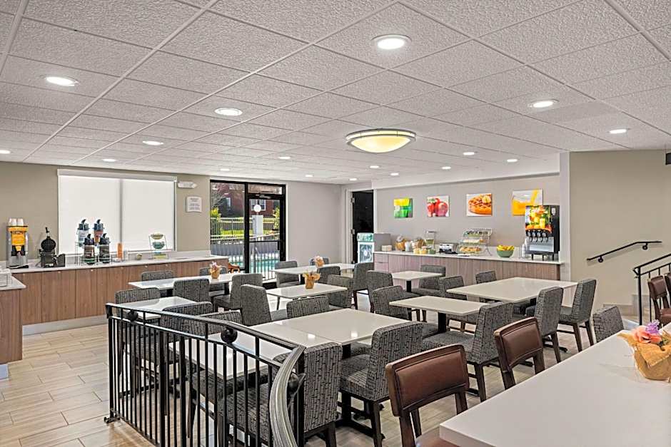 Quality Inn & Suites Matthews
