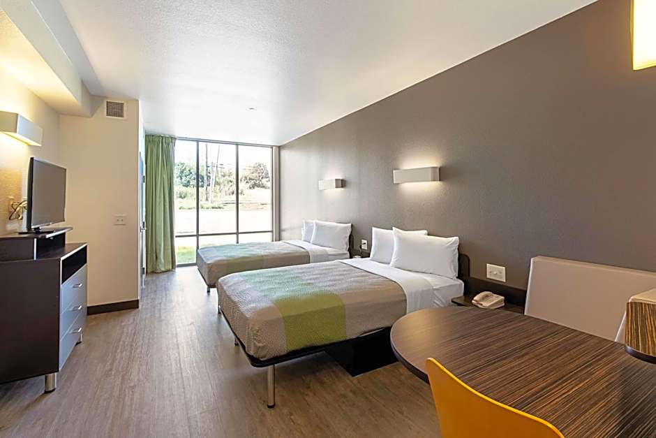 Studio 6 Austin Airport