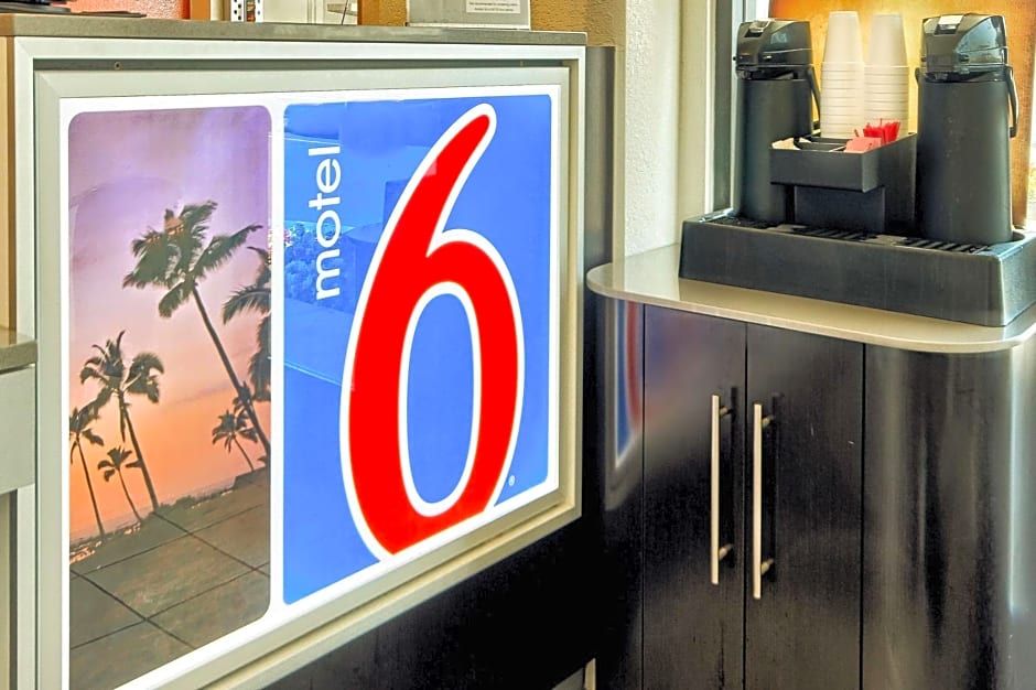 Motel 6-Fresno, CA - Blackstone North