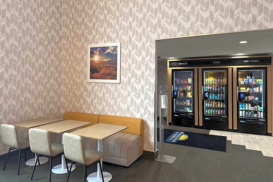 Days Inn & Suites by Wyndham Wausau