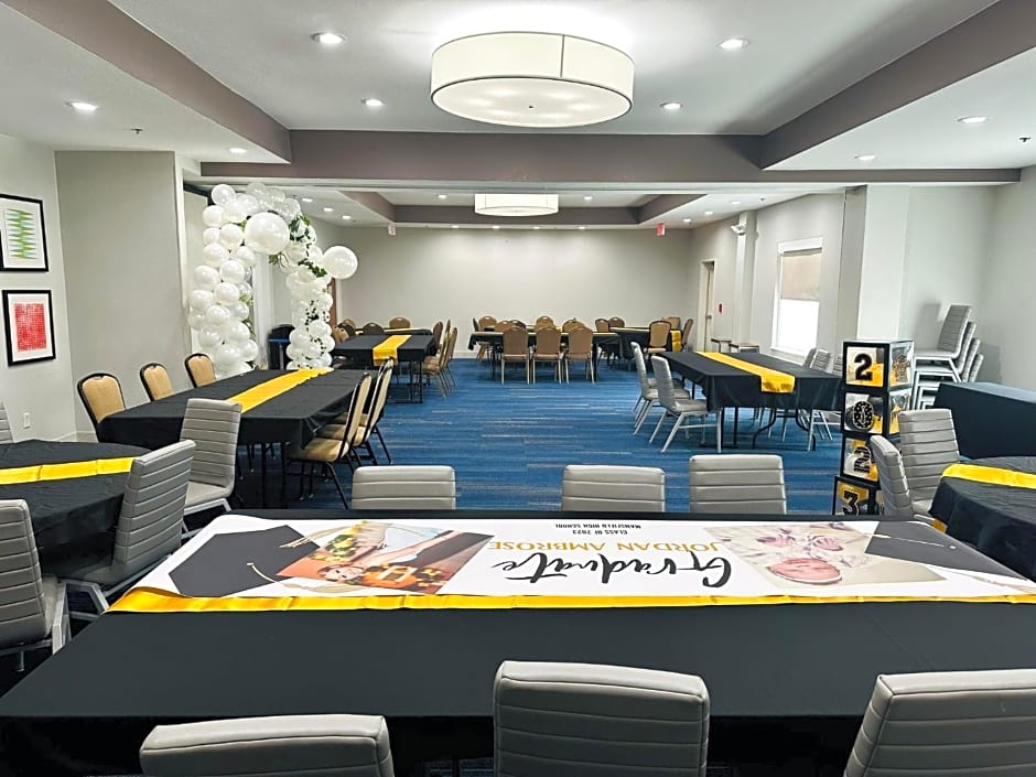 Holiday Inn Express Hotel & Suites Mansfield By IHG