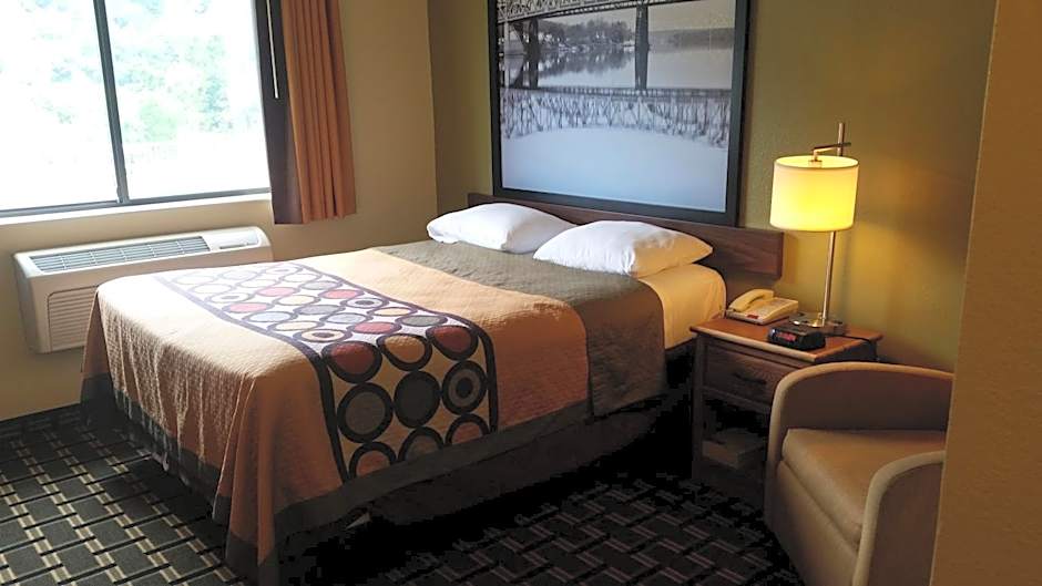Super 8 by Wyndham Wheeling