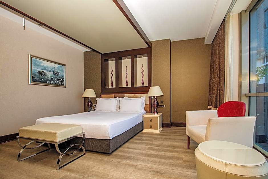 Photo 1 of 5 of Deluxe 1 King Bed, Balcony