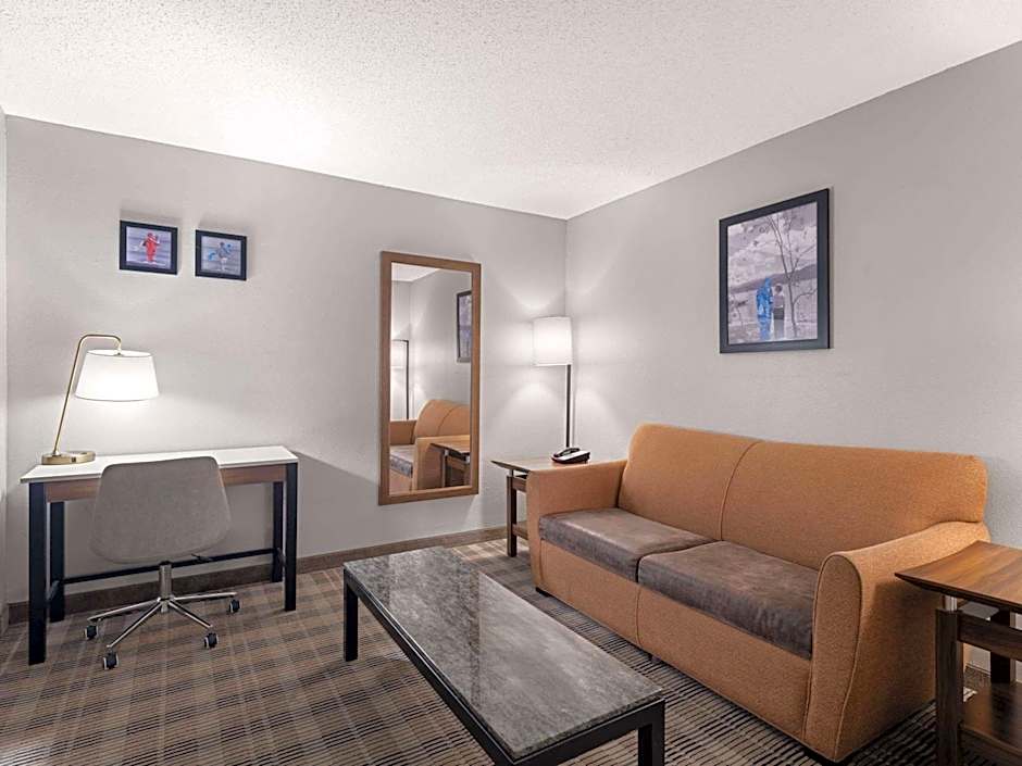 AmericInn by Wyndham Shakopee Near Canterbury Park