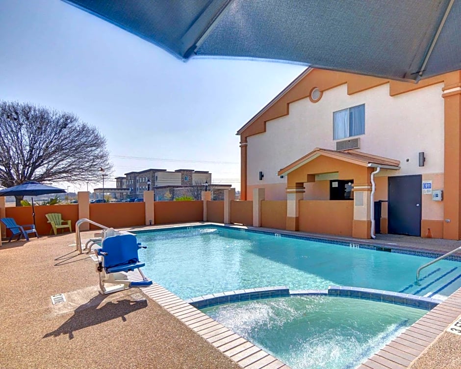 Quality Inn Forest Hill - Fort Worth South