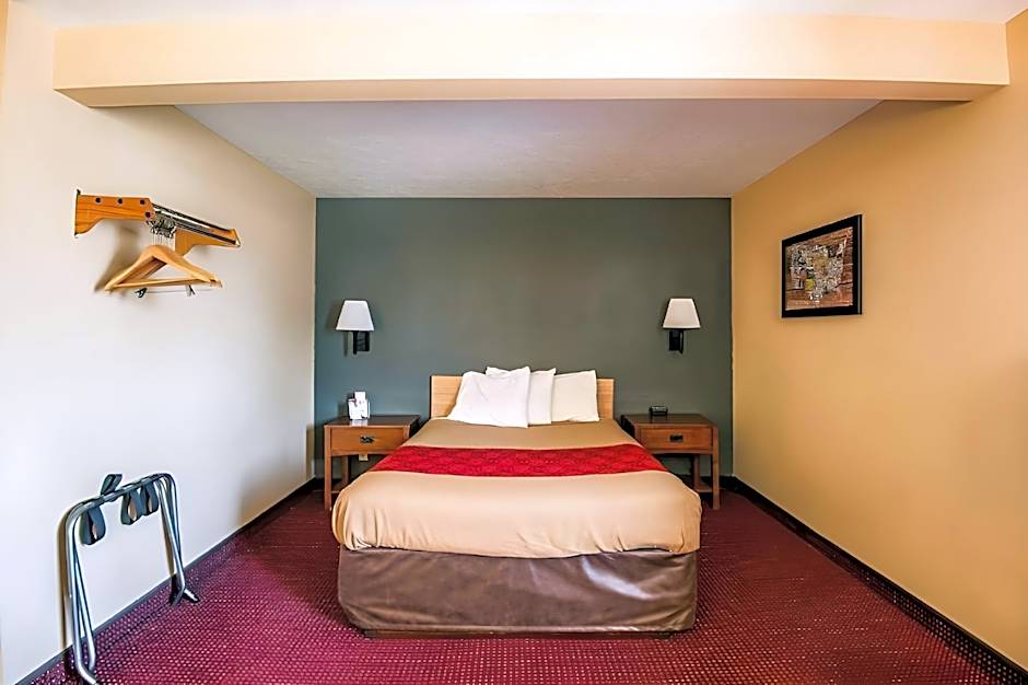 Econo Lodge Junction City I-70 Near Fort Riley