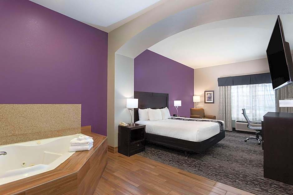 La Quinta Inn & Suites by Wyndham Huntsville Airport Madison