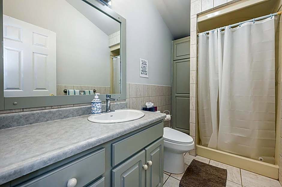 Evergreen Escape - Tobermory Chalet & Sauna