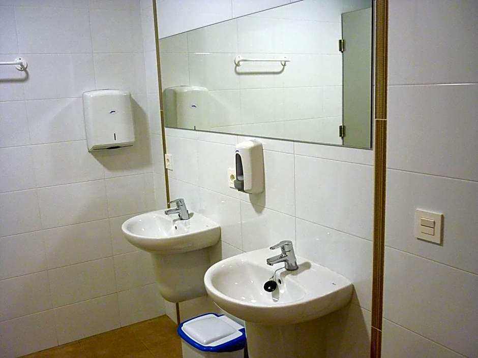 Pensión-Albergue Puente Ribeira