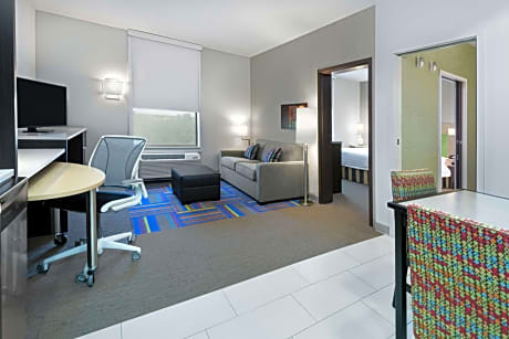 One-Bedroom King Suite - Non-Smoking