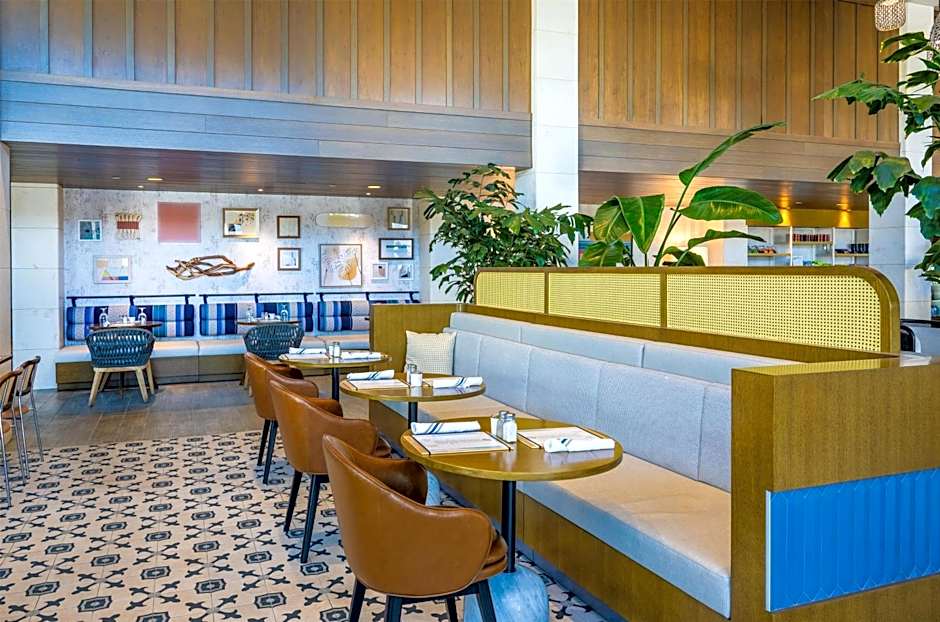 Inn at the Pier Pismo Beach, Curio Collection by Hilton