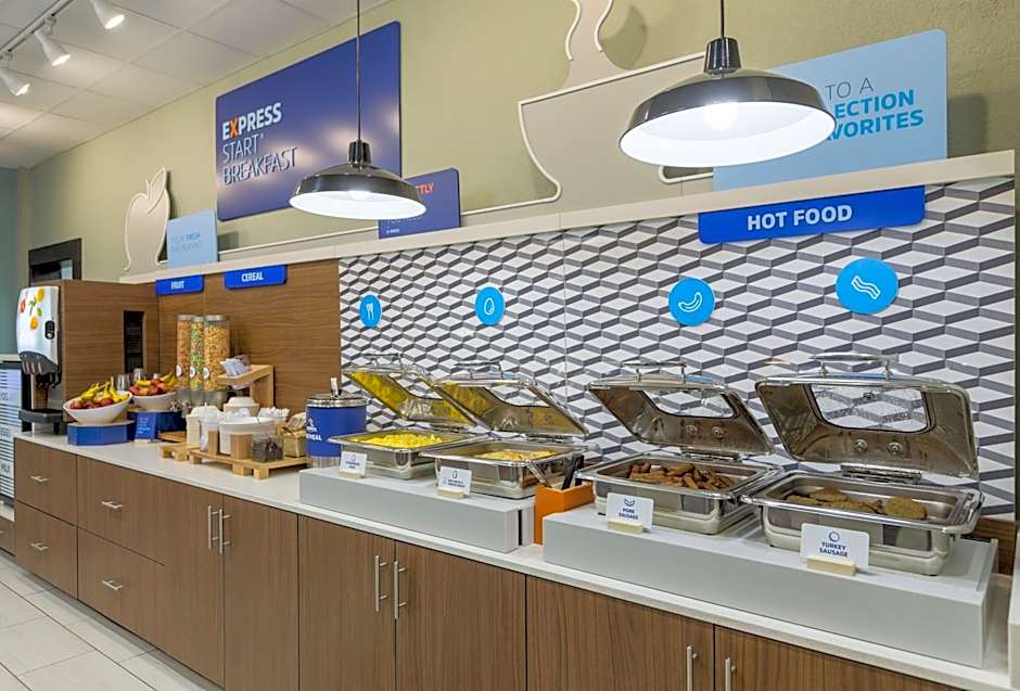 Holiday Inn Express & Suites San Marcos South By IHG