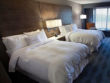 2 Doubles - Mobility Access Tub - Oversized Microwave - Refrigerator - Comp Wifi Free Transport Msp