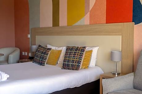 Family Room with Spa Access