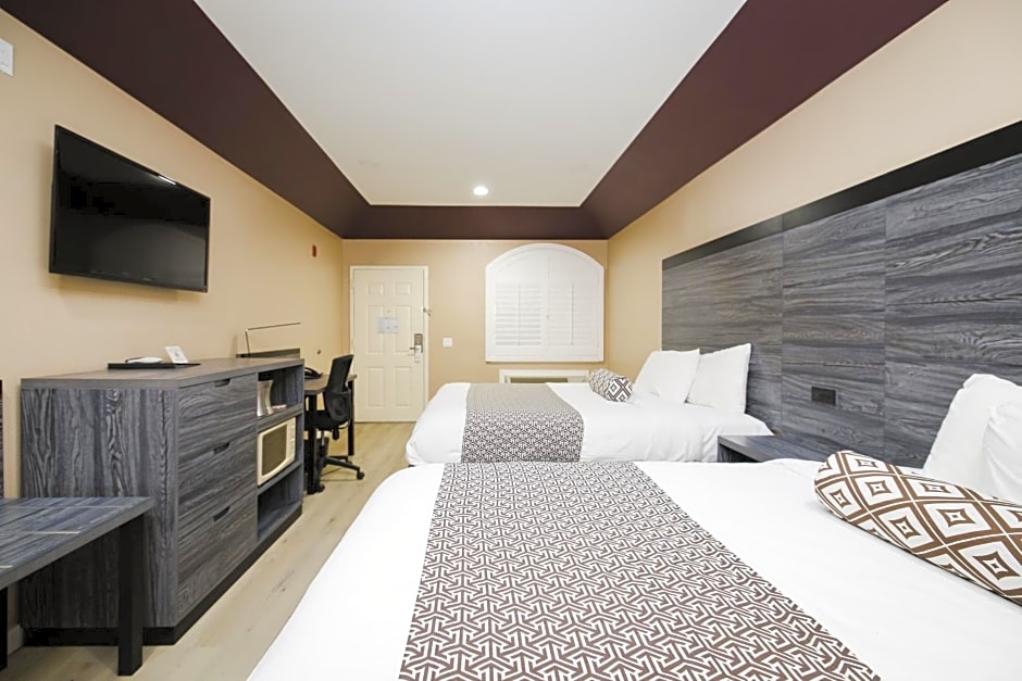 Sapphire Inn & Suites