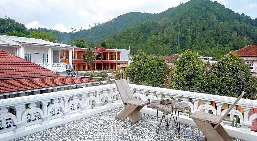 RedDoorz near Grojogan Sewu Tawangmangu