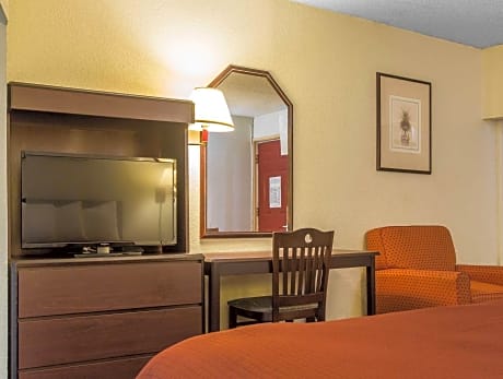 1 King Room Non-Smoking