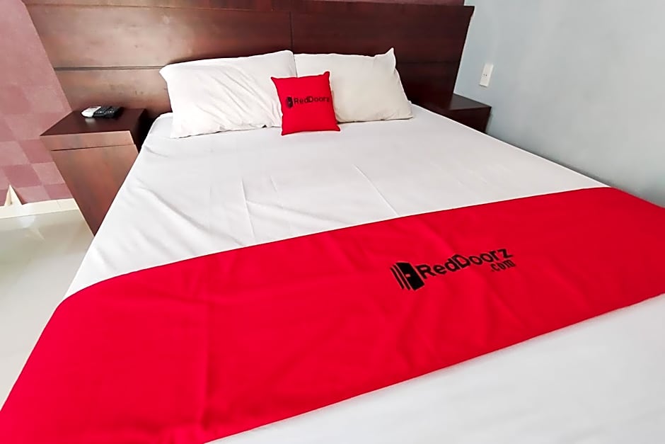 RedDoorz Syariah Near Lotte Grosir Medan