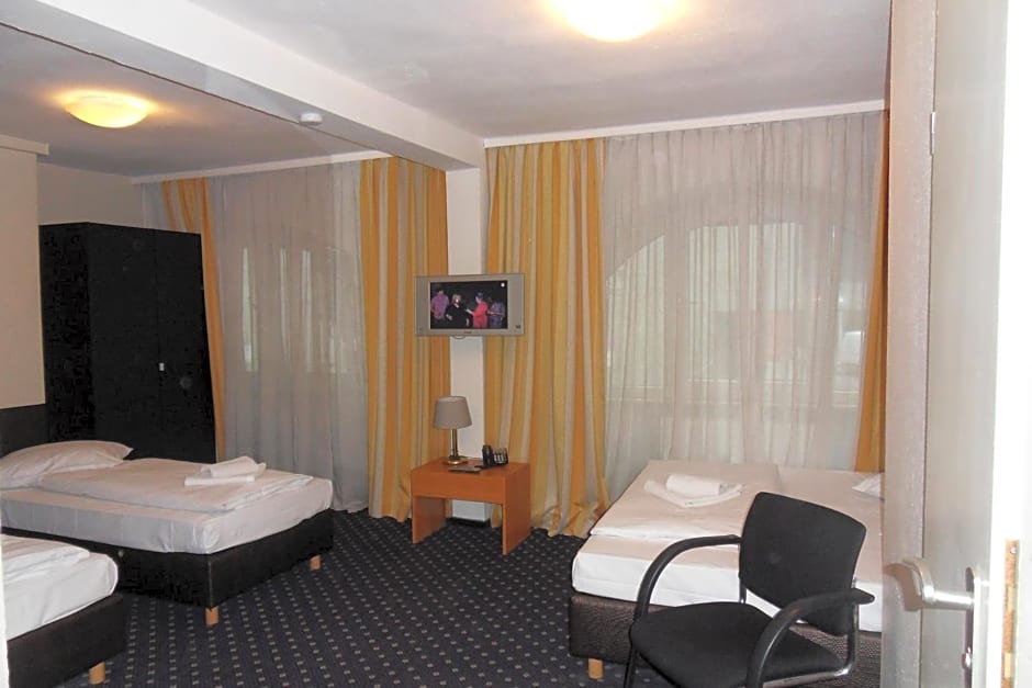 Carlton Hotel