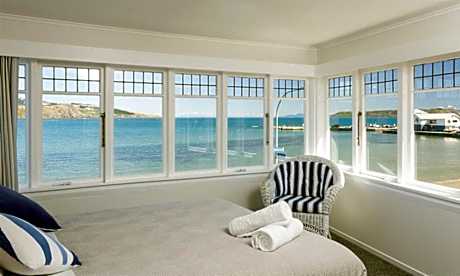 Queen Room with Shared Bathroom - Sea Front