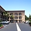 Harbor Inn & Suites