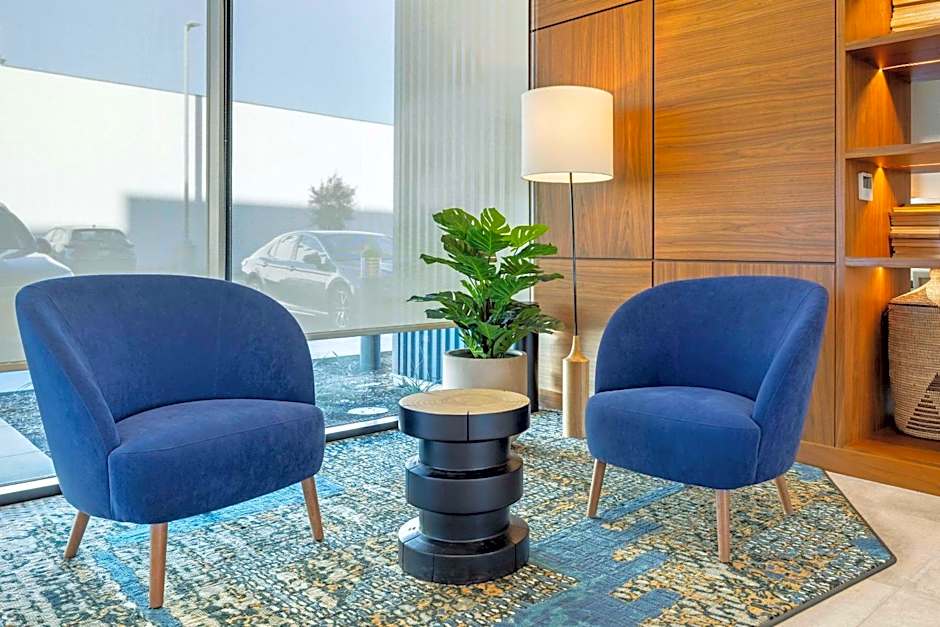 Cambria Hotel Burbank Airport