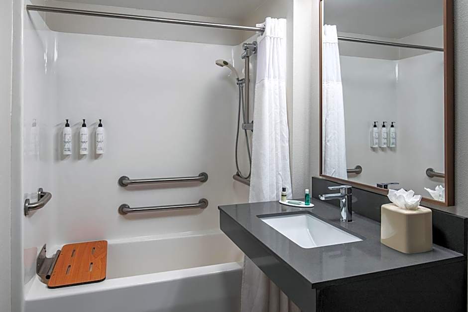 Fairfield Inn & Suites by Marriott Saratoga Malta