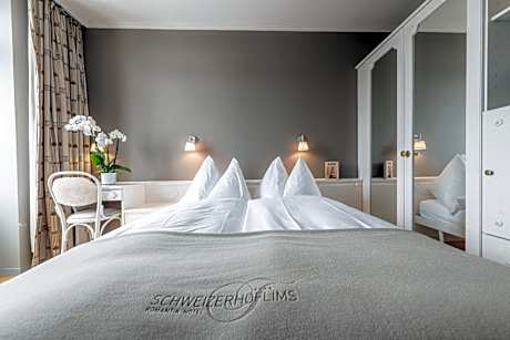 Double Room with Queen Bed