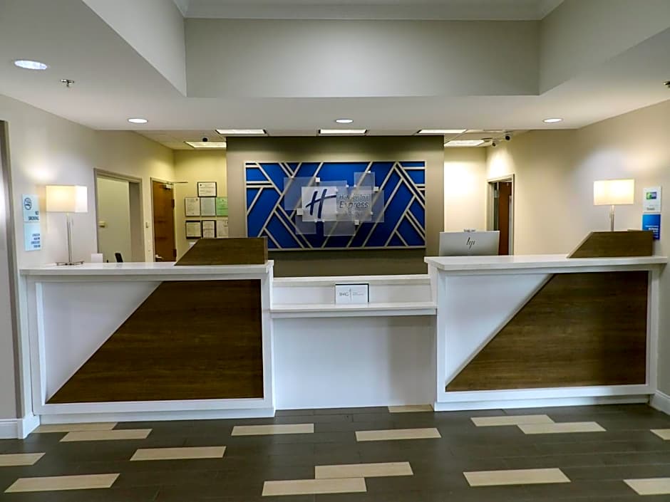 Holiday Inn Express & Suites Huntsville Airport By IHG