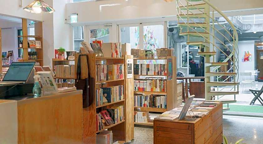 OwlStay Flip Flop Hostel Garden