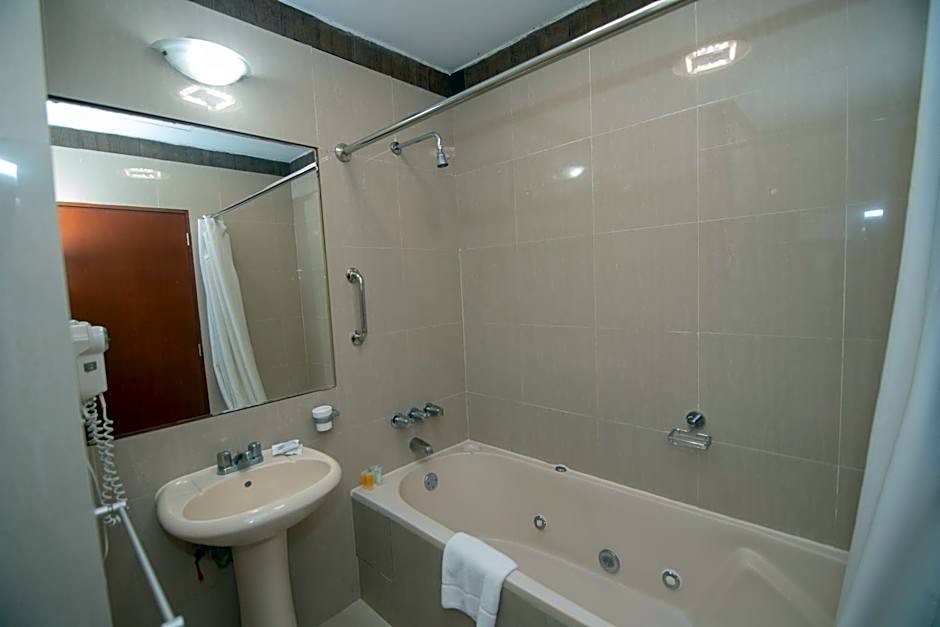 Miraflores Colon Hotel