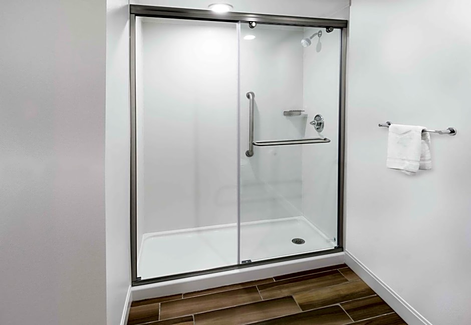 Hampton Inn & Suites Raleigh Cary Lenovo Center