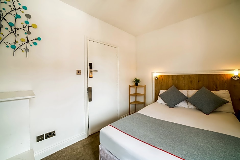 OYO TamTam Acton Hotel