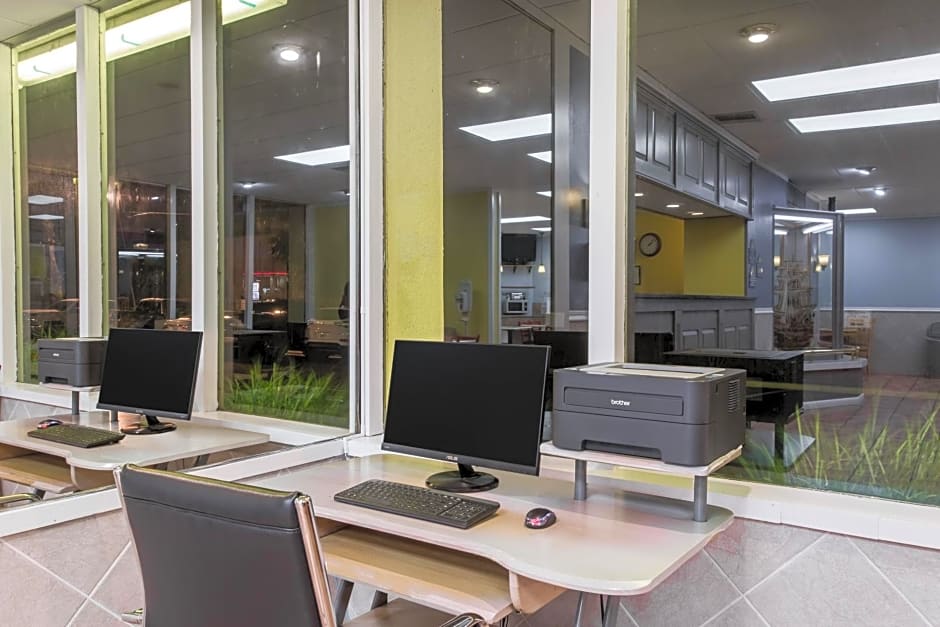 Days Inn by Wyndham Melbourne