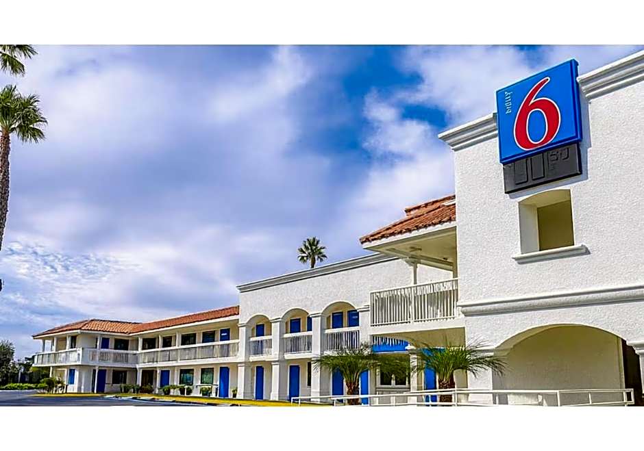 Motel 6-Carlsbad, CA Beach