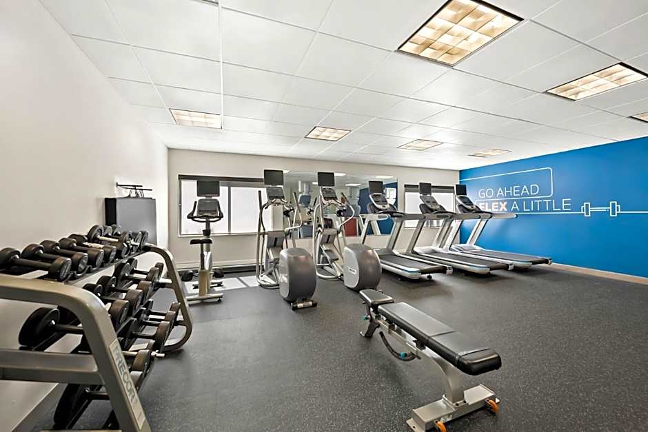 Holiday Inn Express & Suites Raleigh NE - Medical Ctr Area By IHG