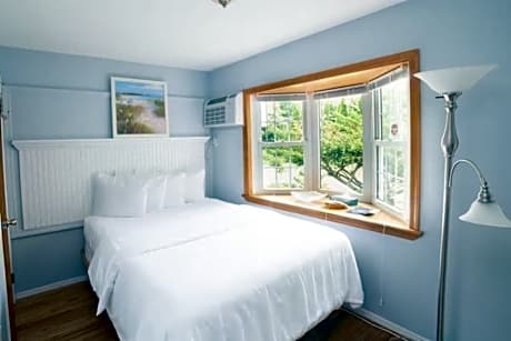 Queen Room with One Queen Bed