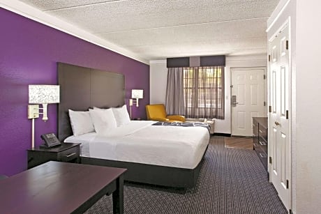 1 King Bed Non-Smoking