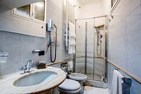 Triple Room (3 Twin Beds)