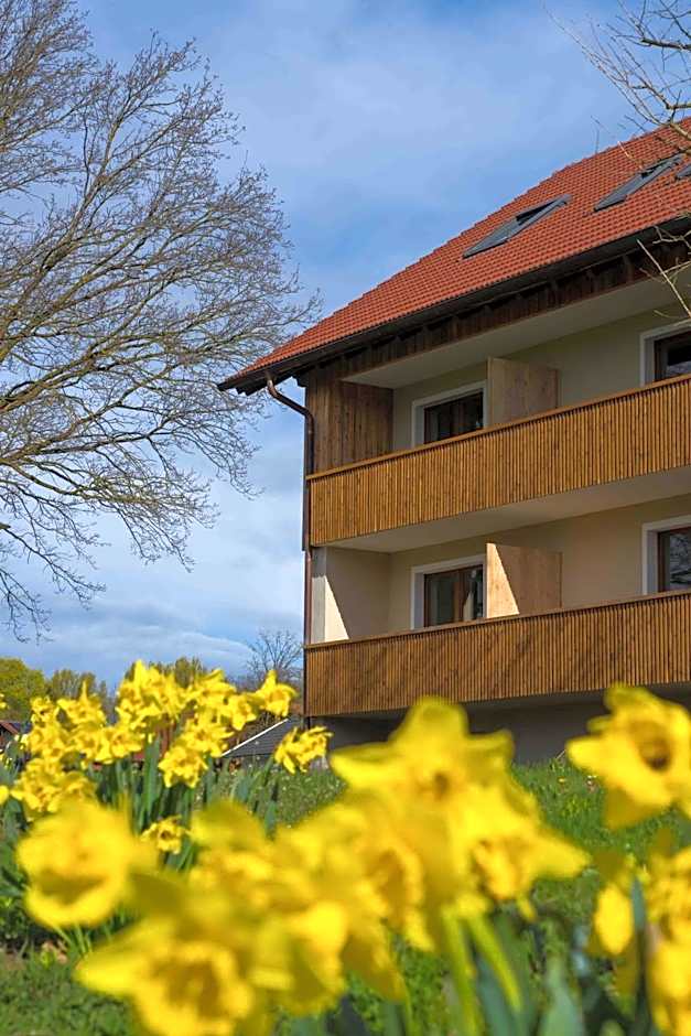 Chalet An der Brunnader-Ihr perfekter Rückzugsort in der Bayerischen Toskana-Überwiegend mit Klima-3Geh-Min zur Therme