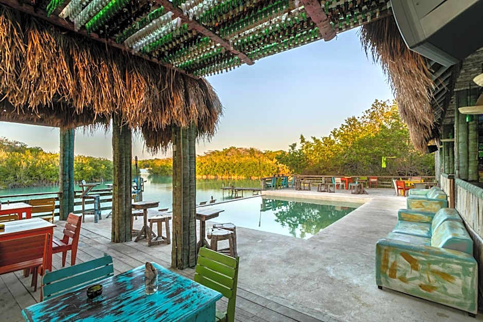 La Embajada Universal The Eighth Color of Bacalar