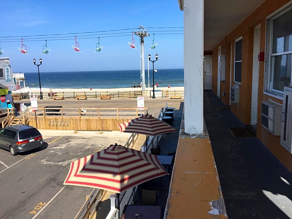 Boardwalk Hotel Charlee & Apartments Beach Hotel Oceanfront