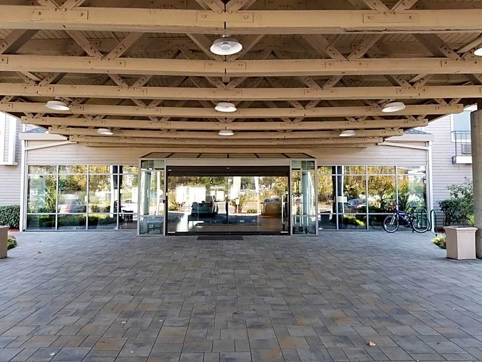 Executive Inn & Suites Oakland